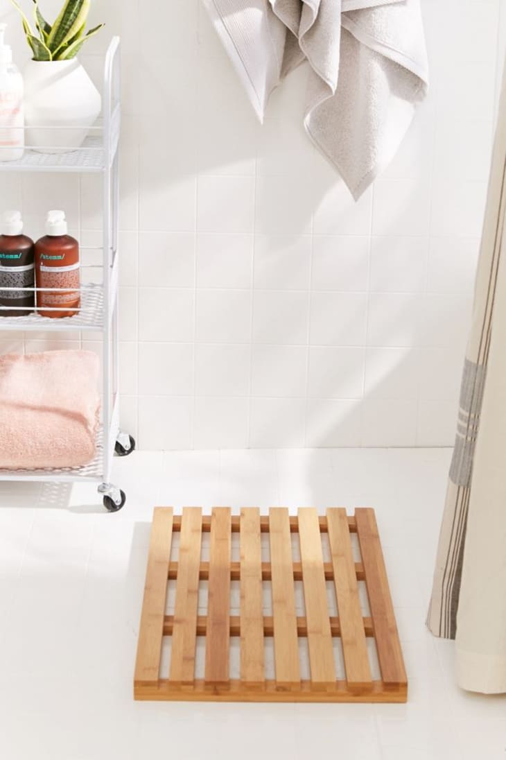 Best Wooden Bath Mats 2020 Stylish Bath Mats Made of Wooden Slats